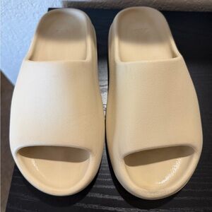 adidas Yeezy Slides 'Bone